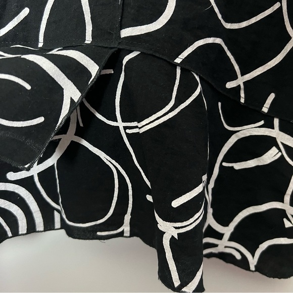 Habitat Black White Modern Circular Print Uneven Tiered Hemline Popover Blouse - Picture 7 of 9